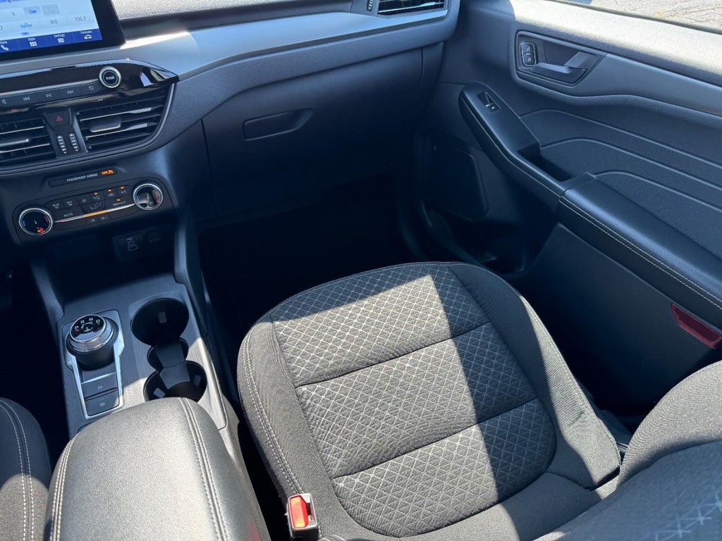 Ford Escape Vehicle Full-screen Gallery Image 16