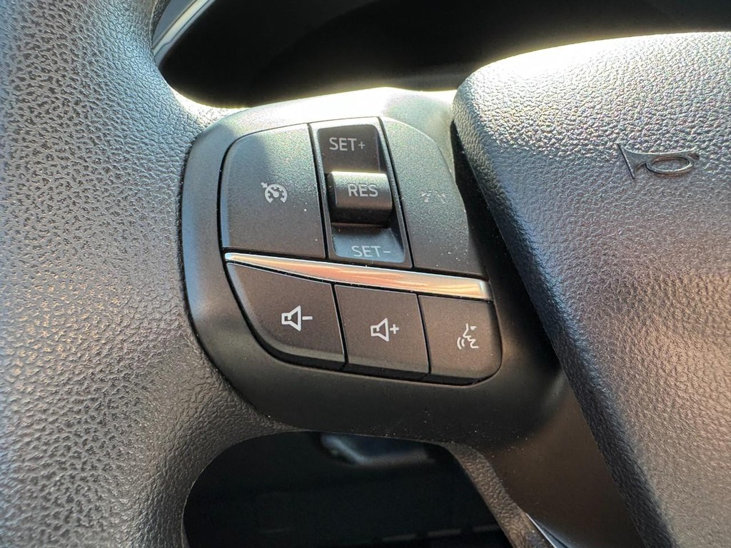 Ford Escape Vehicle Full-screen Gallery Image 17