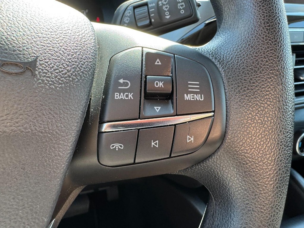 Ford Escape Vehicle Full-screen Gallery Image 18