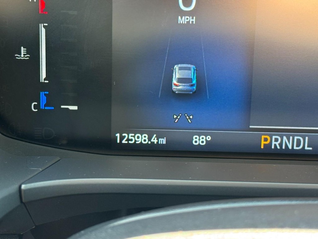 Ford Escape Vehicle Full-screen Gallery Image 19