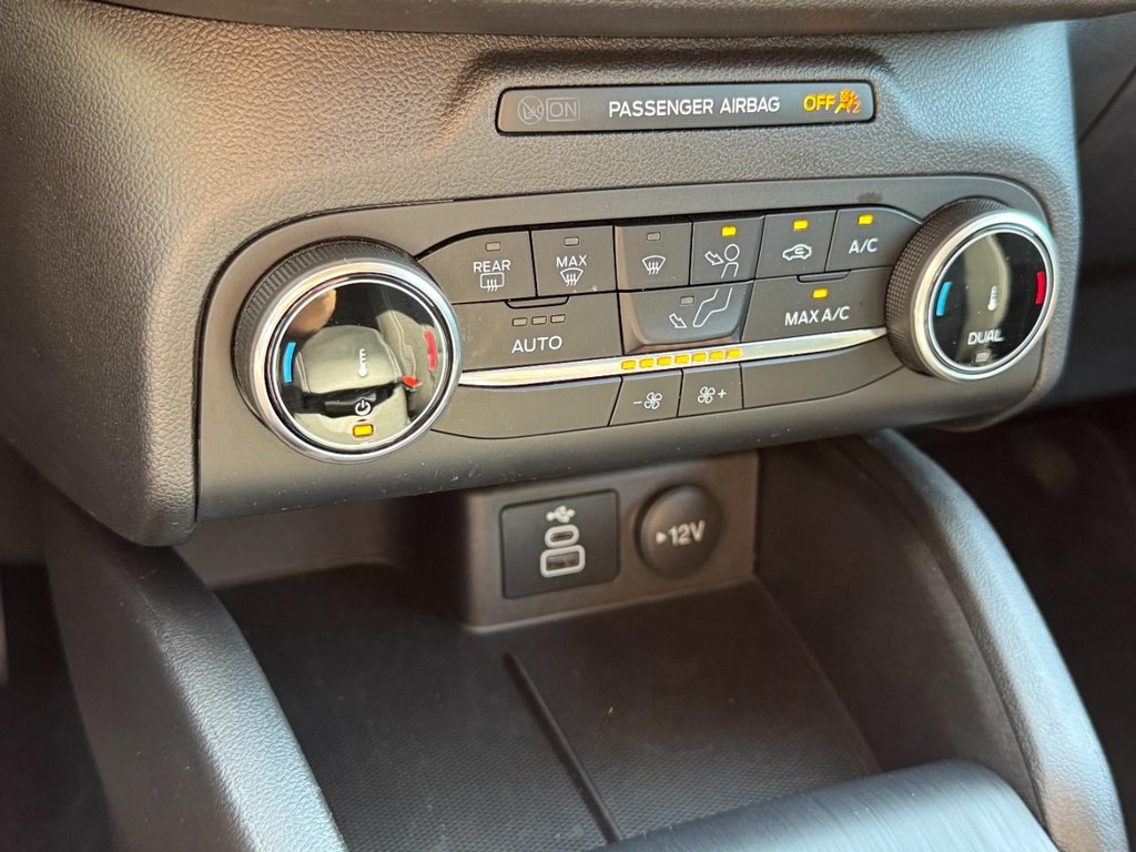 Ford Escape Vehicle Full-screen Gallery Image 21