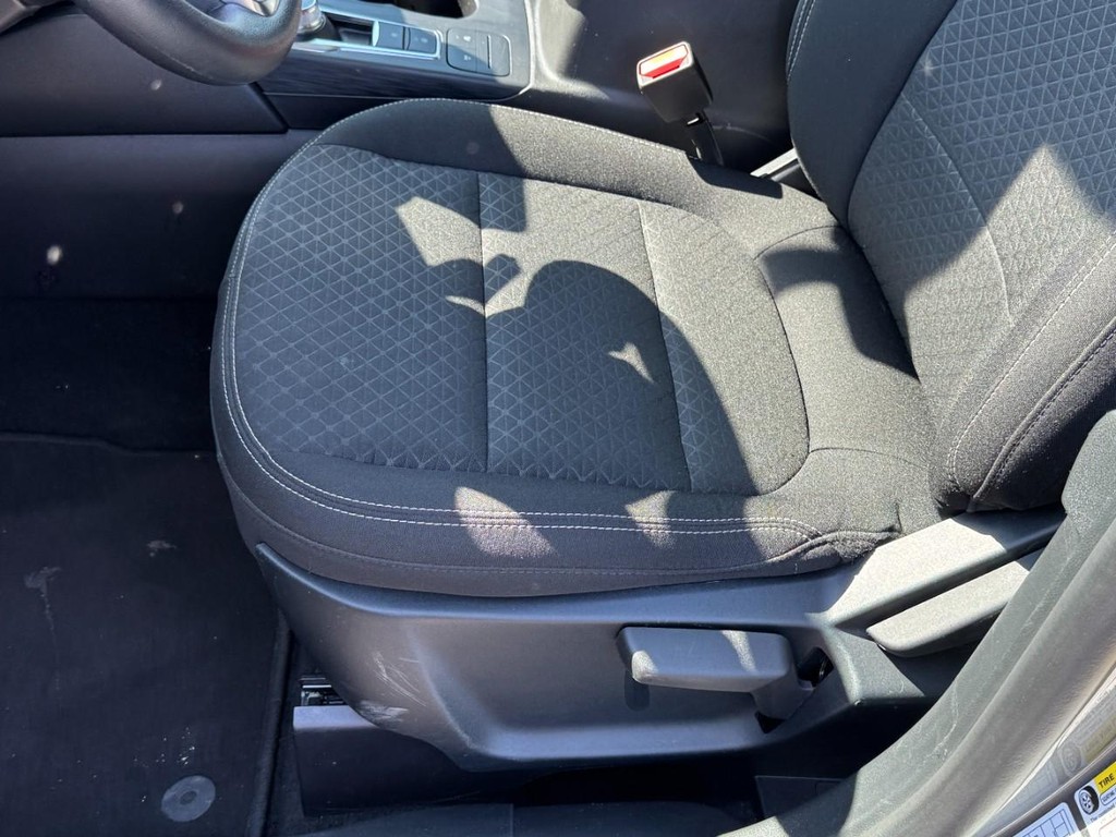 Ford Escape Vehicle Full-screen Gallery Image 24