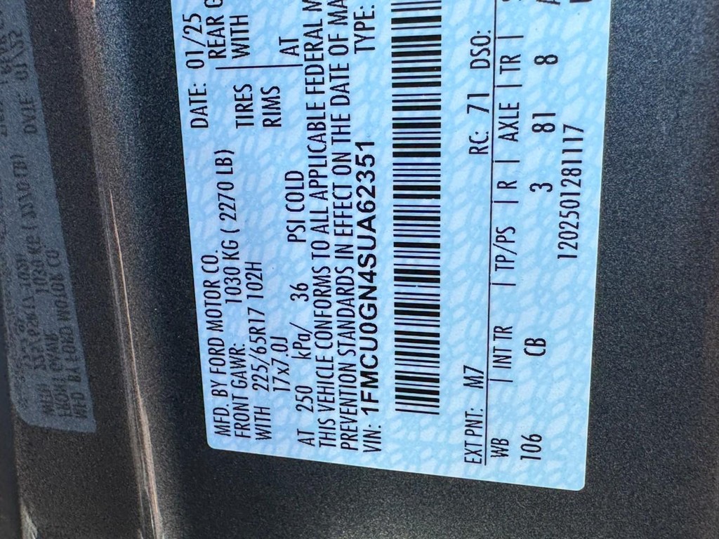 Ford Escape Vehicle Full-screen Gallery Image 25