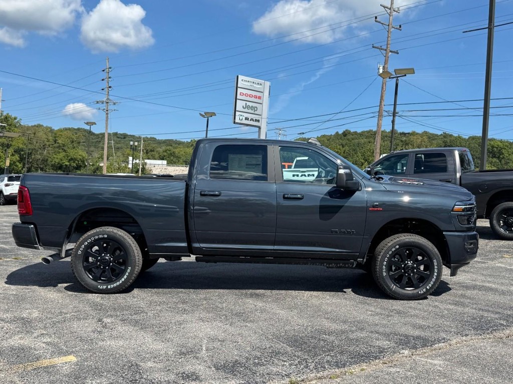 Ram 2500 Vehicle Full-screen Gallery Image 02