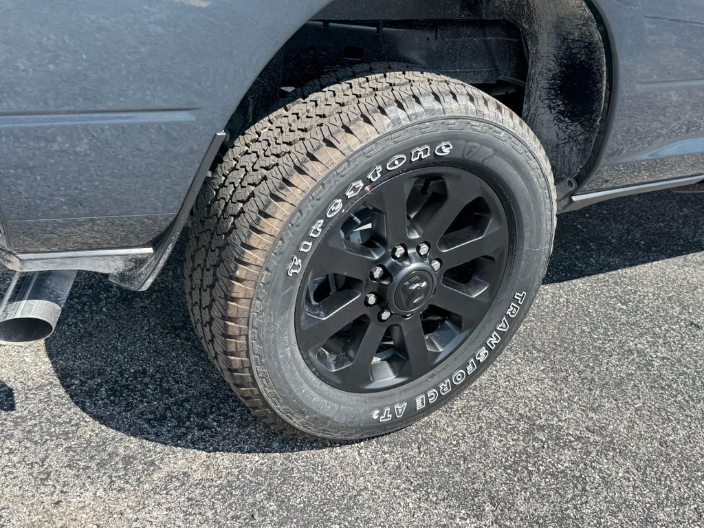 Ram 2500 Vehicle Full-screen Gallery Image 04