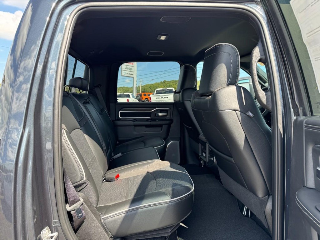 Ram 2500 Vehicle Full-screen Gallery Image 05