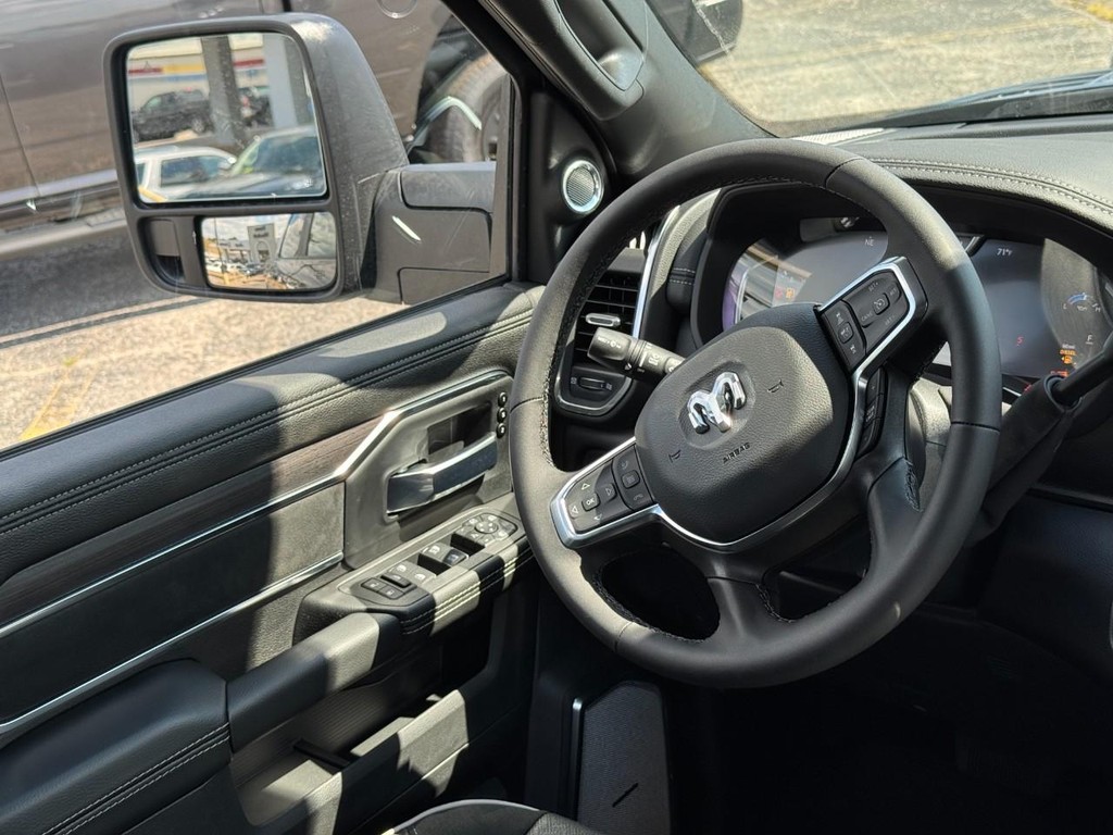 Ram 2500 Vehicle Full-screen Gallery Image 07