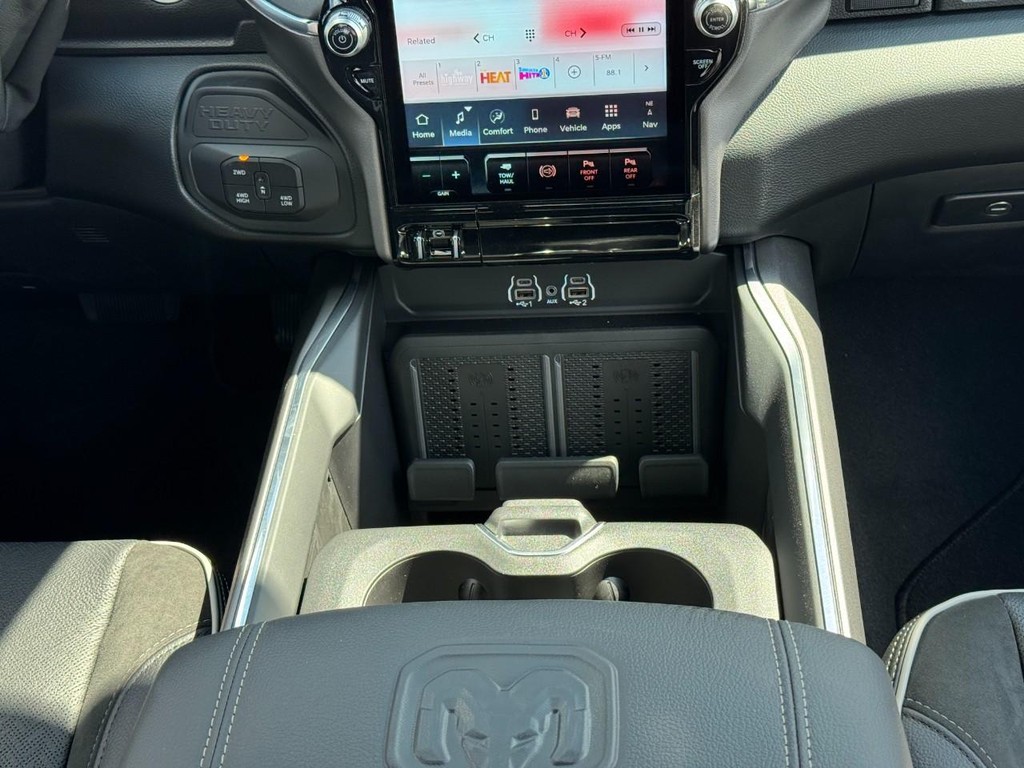 Ram 2500 Vehicle Full-screen Gallery Image 09