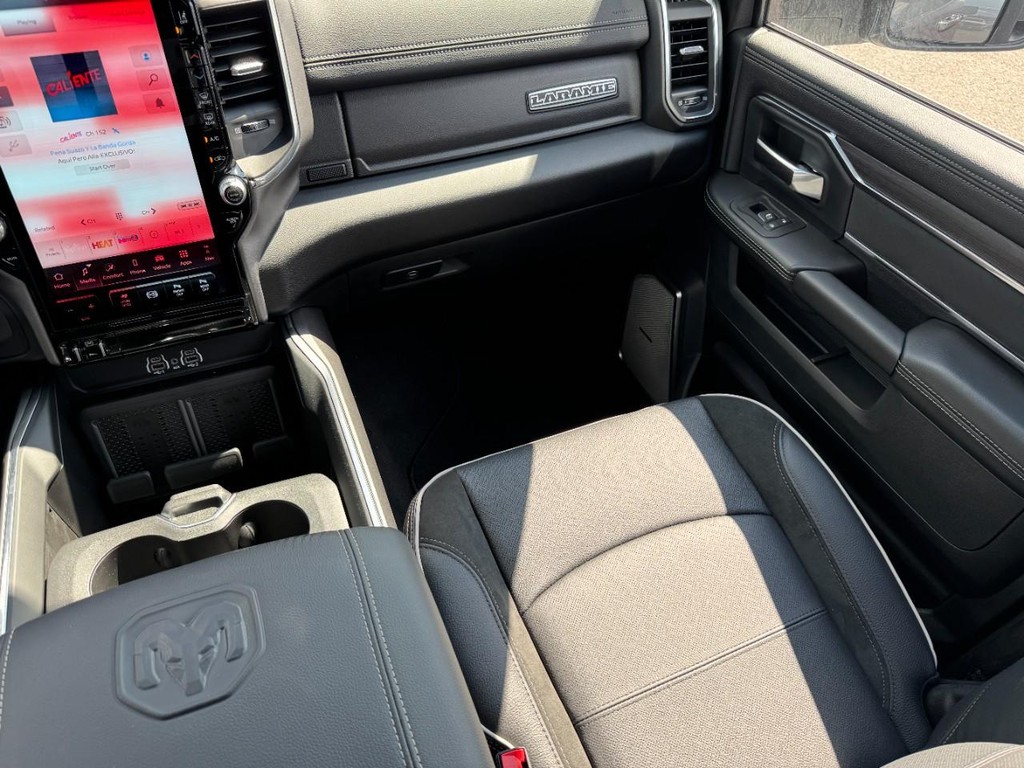 Ram 2500 Vehicle Full-screen Gallery Image 10