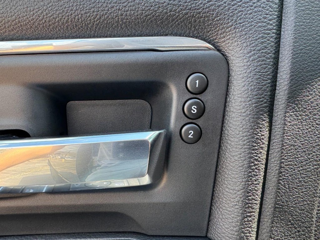 Ram 2500 Vehicle Full-screen Gallery Image 11