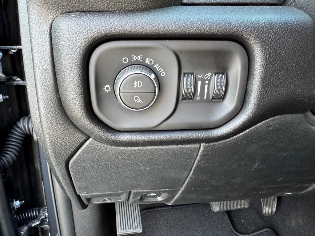 Ram 2500 Vehicle Full-screen Gallery Image 12