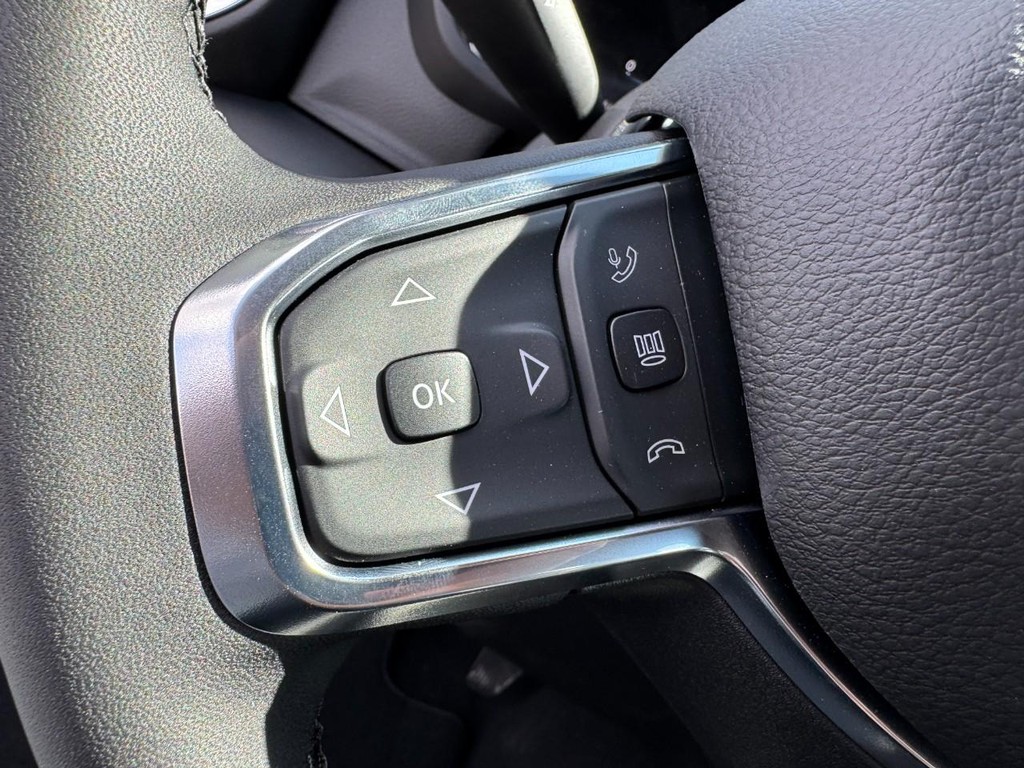 Ram 2500 Vehicle Full-screen Gallery Image 13