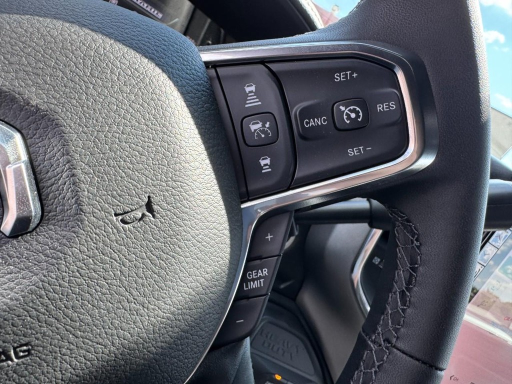 Ram 2500 Vehicle Full-screen Gallery Image 14