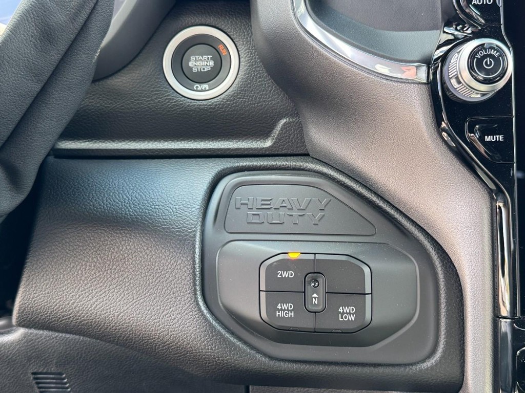 Ram 2500 Vehicle Full-screen Gallery Image 16