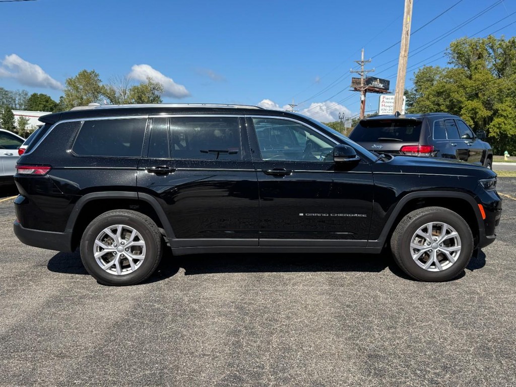Jeep Grand Cherokee L Vehicle Full-screen Gallery Image 02