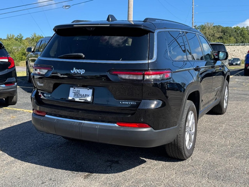 Jeep Grand Cherokee L Vehicle Full-screen Gallery Image 03