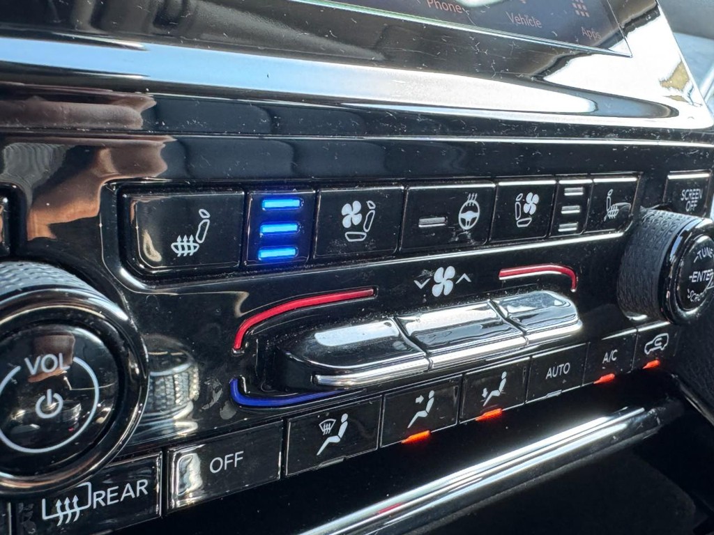 Jeep Grand Cherokee L Vehicle Full-screen Gallery Image 24