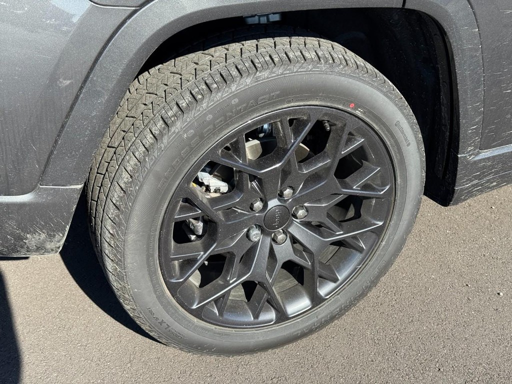 Jeep Grand Cherokee Vehicle Full-screen Gallery Image 04