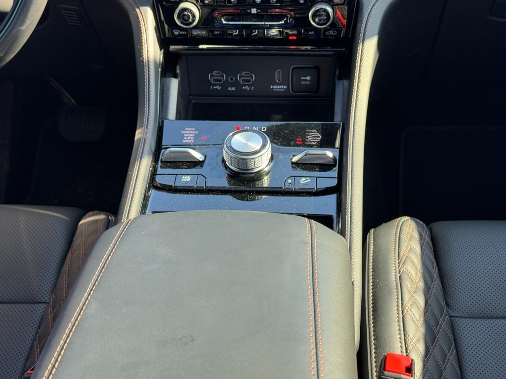 Jeep Grand Cherokee Vehicle Full-screen Gallery Image 09