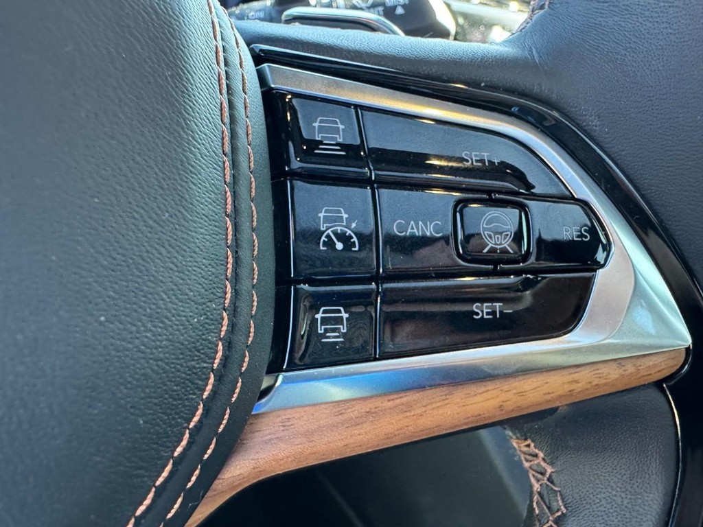 Jeep Grand Cherokee Vehicle Full-screen Gallery Image 13