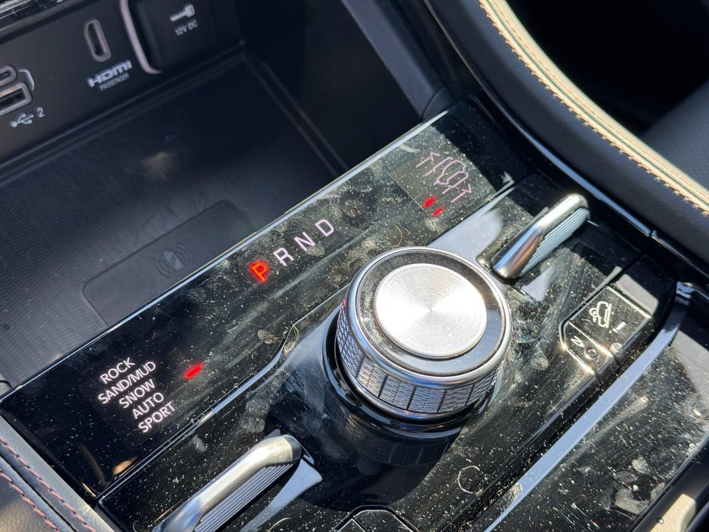 Jeep Grand Cherokee Vehicle Full-screen Gallery Image 14