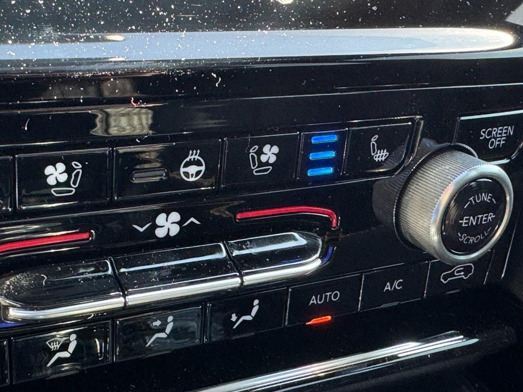 Jeep Grand Cherokee Vehicle Full-screen Gallery Image 15