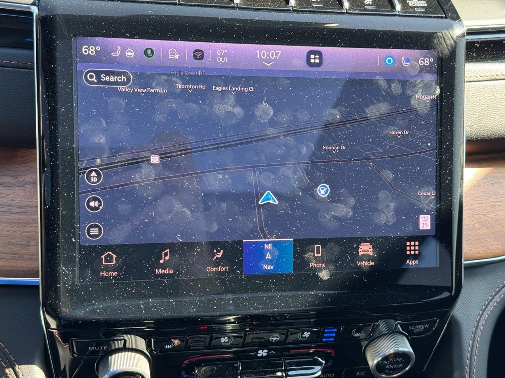 Jeep Grand Cherokee Vehicle Full-screen Gallery Image 16