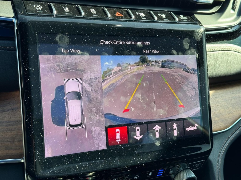 Jeep Grand Cherokee Vehicle Full-screen Gallery Image 17