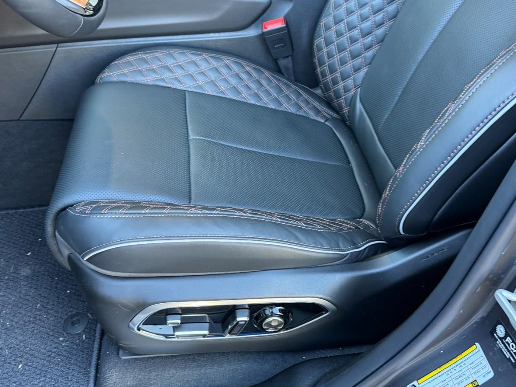 Jeep Grand Cherokee Vehicle Full-screen Gallery Image 18