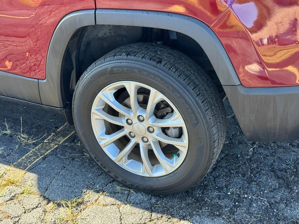 Jeep Cherokee Vehicle Full-screen Gallery Image 05