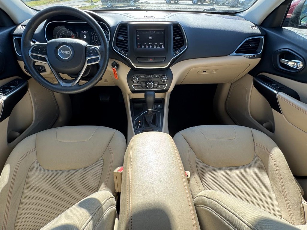 Jeep Cherokee Vehicle Full-screen Gallery Image 11