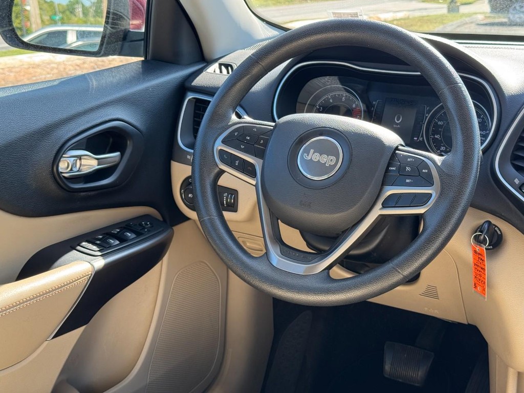 Jeep Cherokee Vehicle Full-screen Gallery Image 12