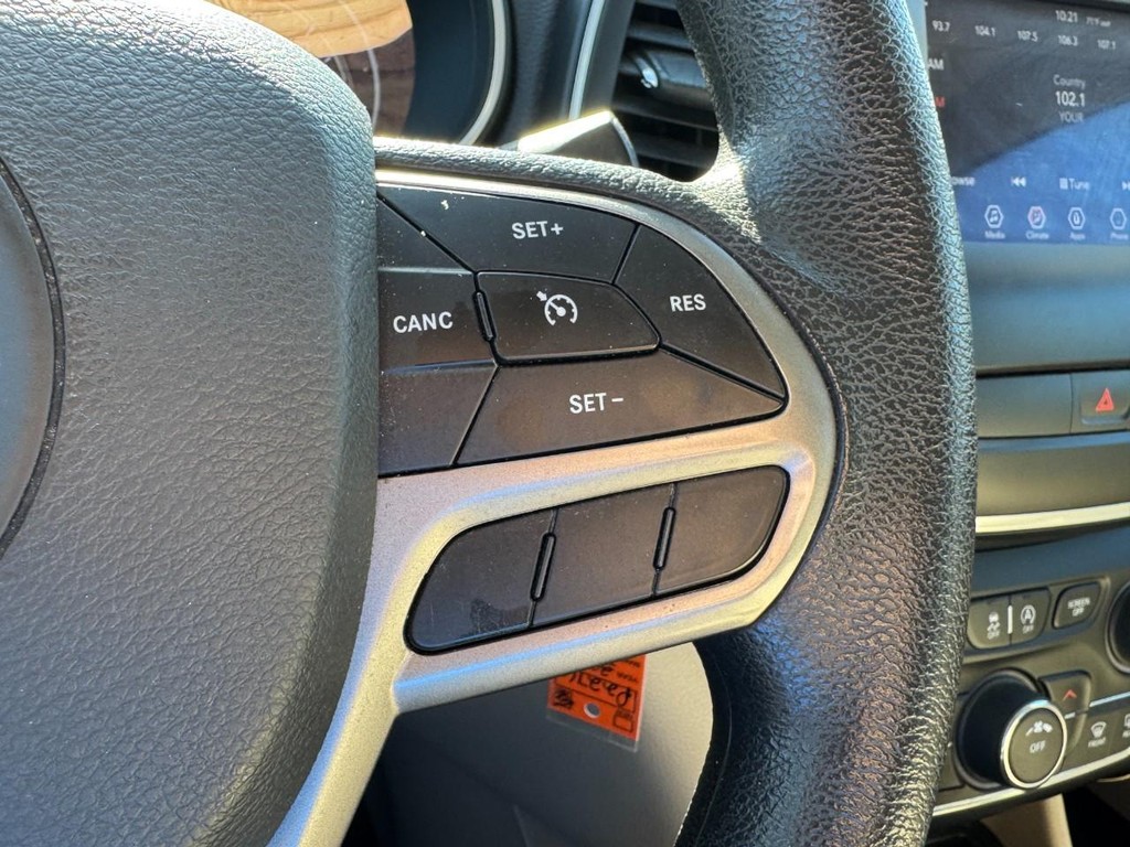 Jeep Cherokee Vehicle Full-screen Gallery Image 17