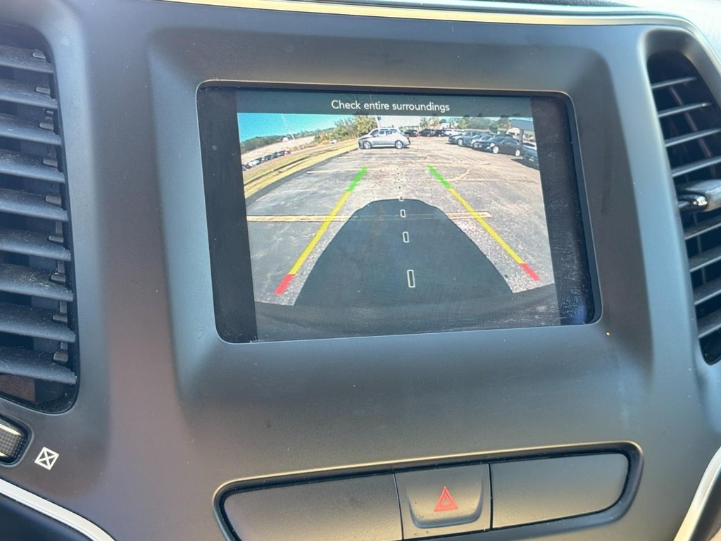 Jeep Cherokee Vehicle Full-screen Gallery Image 20