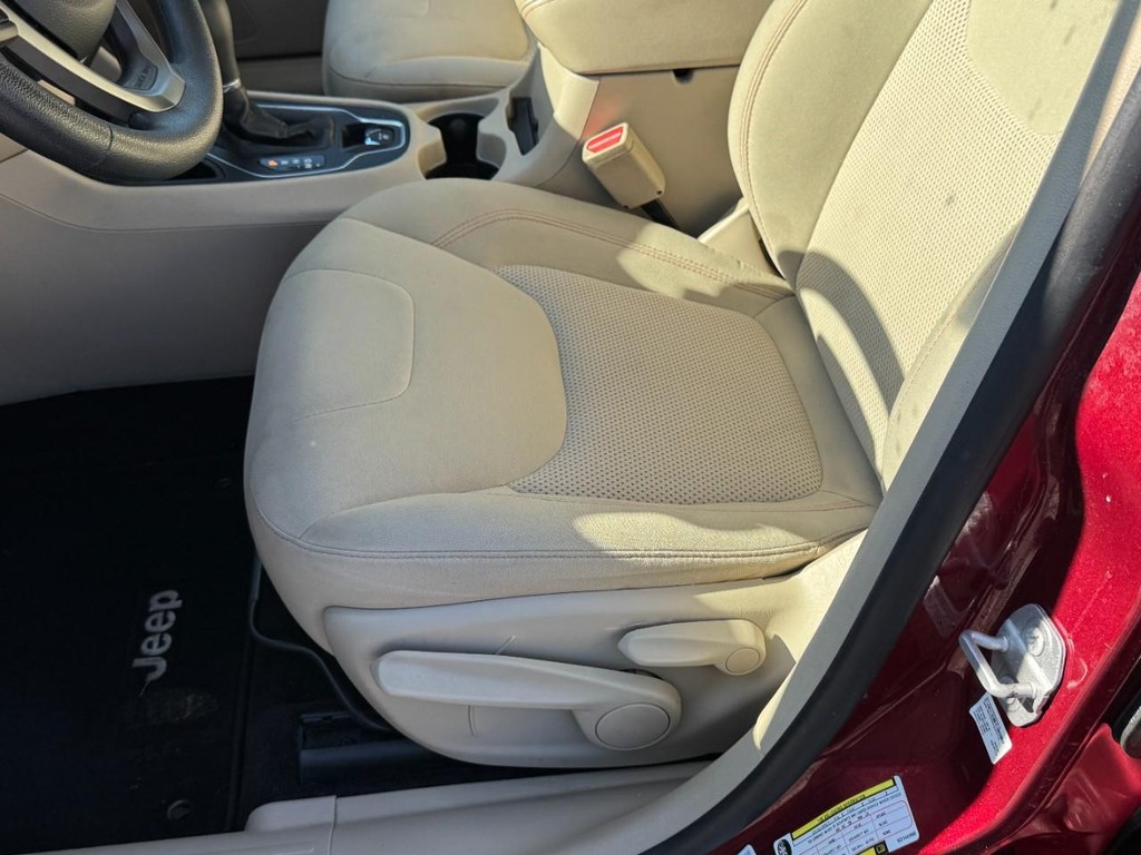 Jeep Cherokee Vehicle Full-screen Gallery Image 22