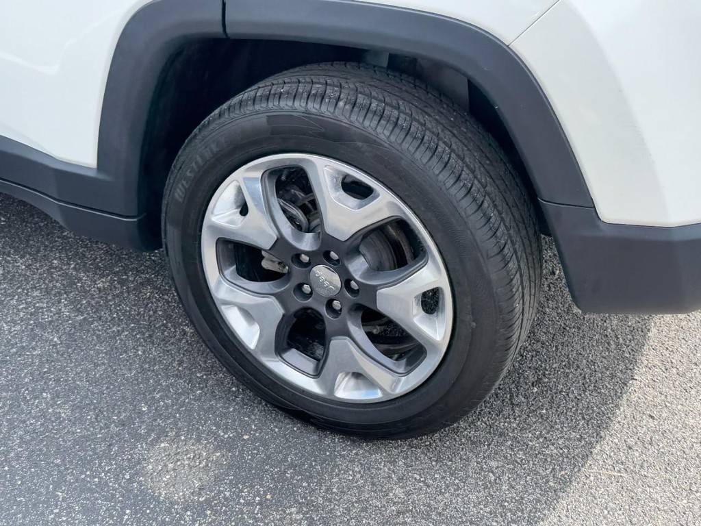 Jeep Compass Vehicle Full-screen Gallery Image 05