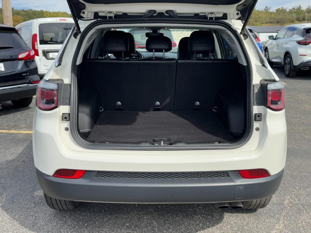 Jeep Compass Vehicle Full-screen Gallery Image 09