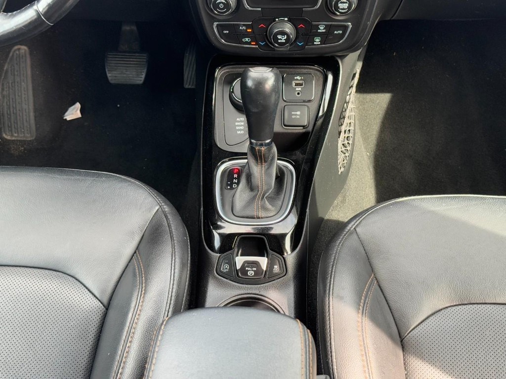 Jeep Compass Vehicle Full-screen Gallery Image 14