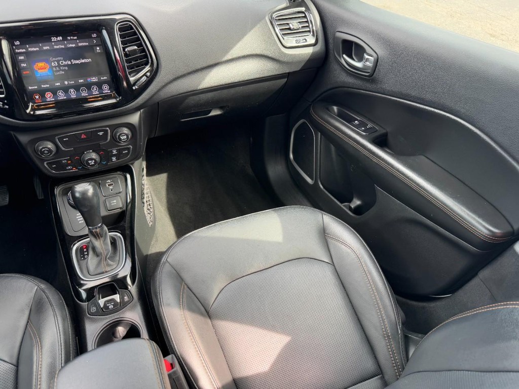 Jeep Compass Vehicle Full-screen Gallery Image 15