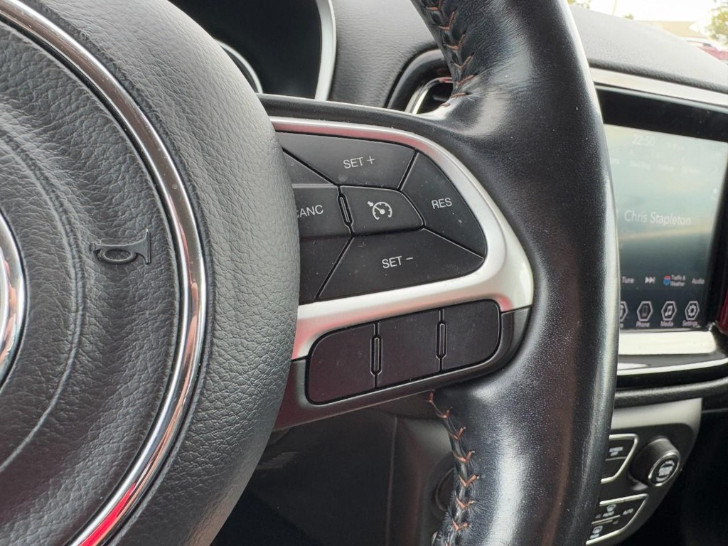 Jeep Compass Vehicle Full-screen Gallery Image 17