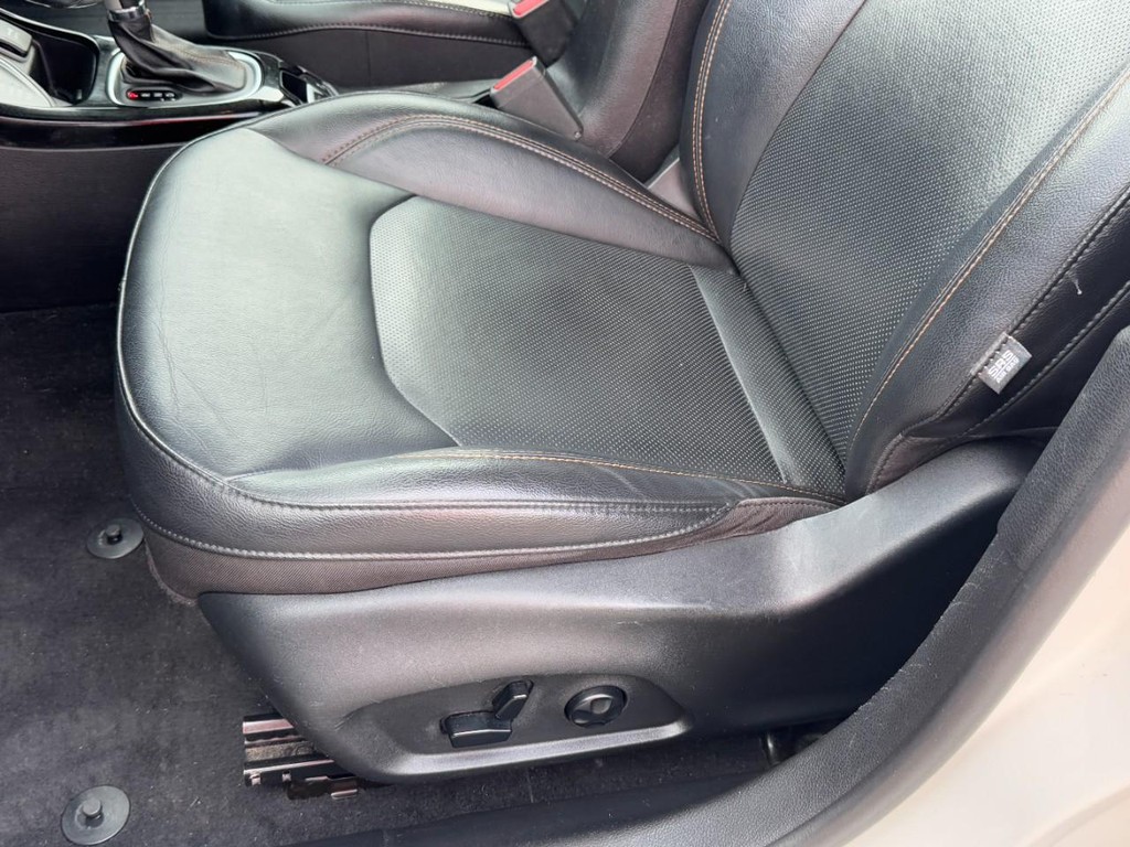 Jeep Compass Vehicle Full-screen Gallery Image 23