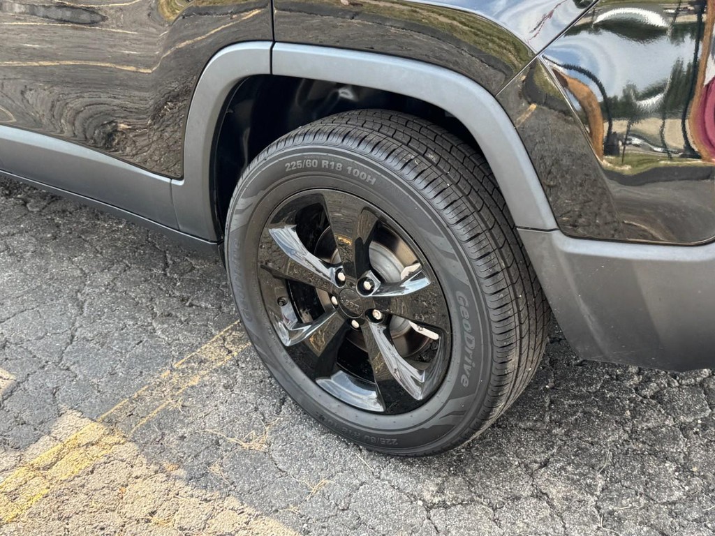 Jeep Cherokee Vehicle Full-screen Gallery Image 05