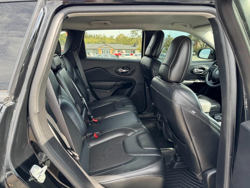 Jeep Cherokee Vehicle Full-screen Gallery Image 10