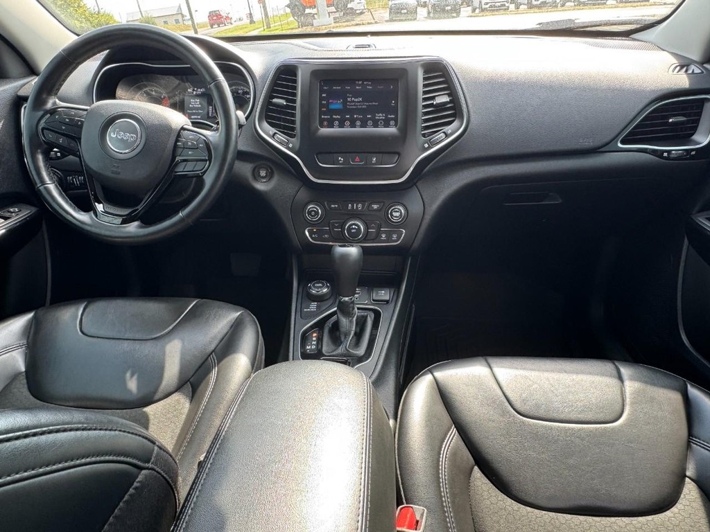 Jeep Cherokee Vehicle Full-screen Gallery Image 11