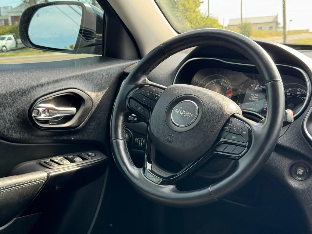 Jeep Cherokee Vehicle Full-screen Gallery Image 12