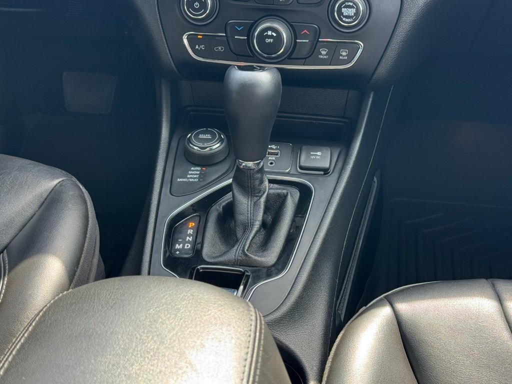 Jeep Cherokee Vehicle Full-screen Gallery Image 14