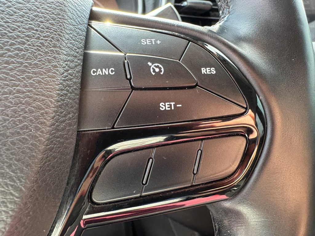 Jeep Cherokee Vehicle Full-screen Gallery Image 17