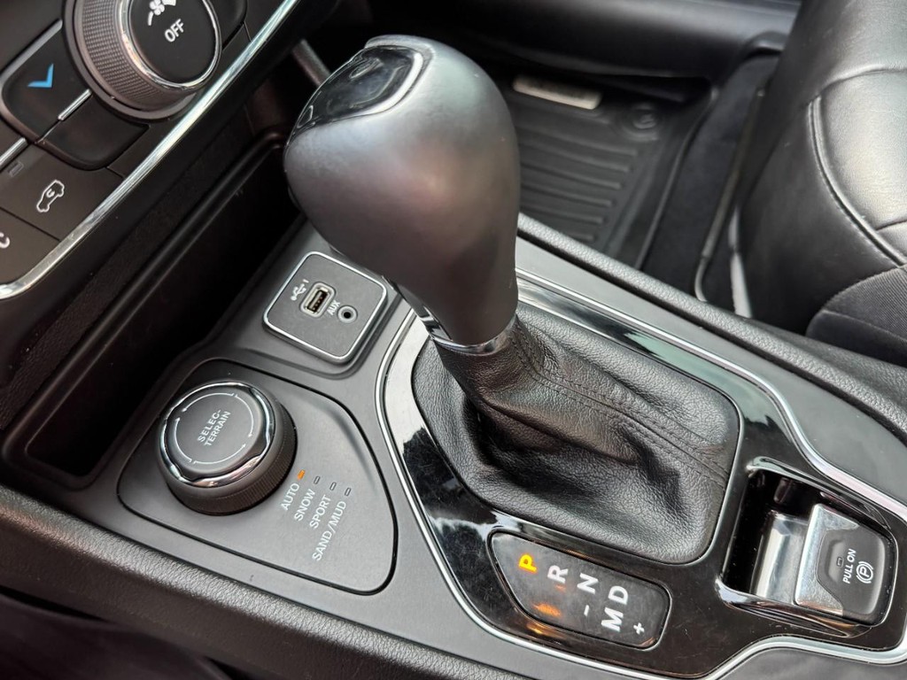 Jeep Cherokee Vehicle Full-screen Gallery Image 19