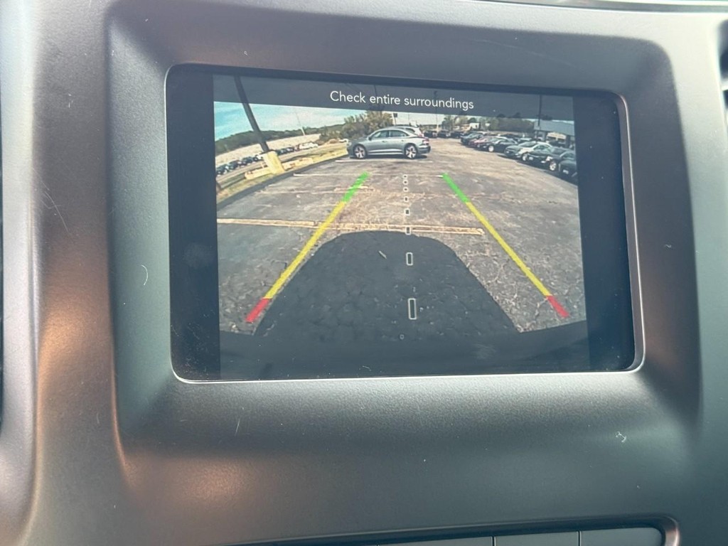 Jeep Cherokee Vehicle Full-screen Gallery Image 22