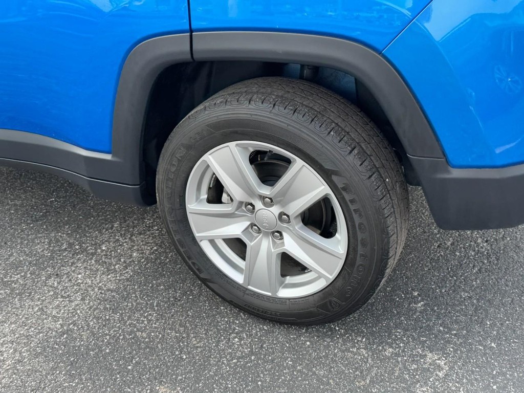 Jeep Compass Vehicle Full-screen Gallery Image 05